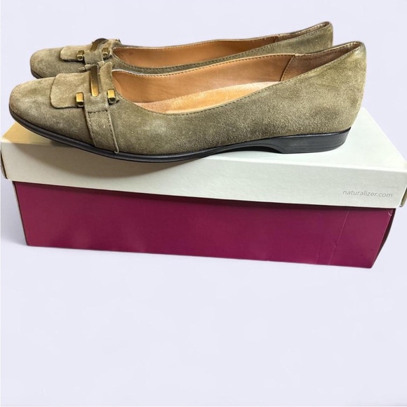 Naturalizer "Joyce" Olive Green Suede Leather Loafers - Picture 4 of 6